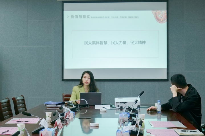 杜怡蒙老师作巡展前期工作总体介绍。